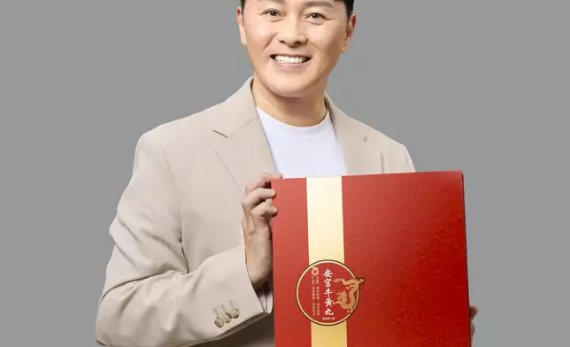 撿回一命後，他為健康食品拍廣告。