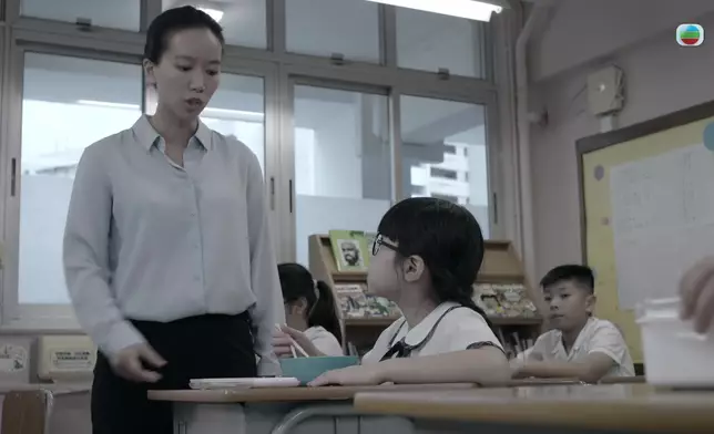 李紫欣被老師誤會玩食物。
