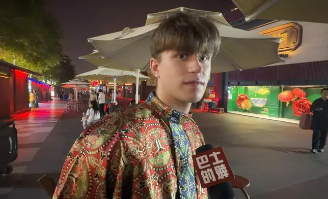 來自英國曼徹斯特的Paddy。巴士的報記者攝