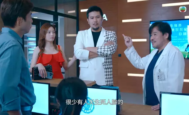 韋家雄笑住狂寸謝可逸，刻薄得嚟好搞笑。