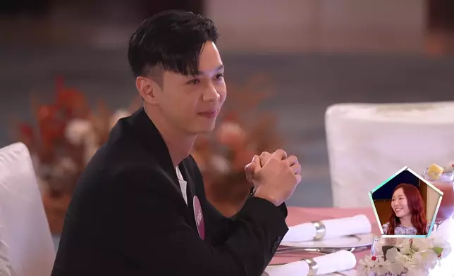郭珮文一進場，李爾晨即刻嚟個情深眼神。