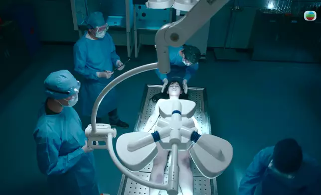 曹銦玲首次化特技死屍妝。