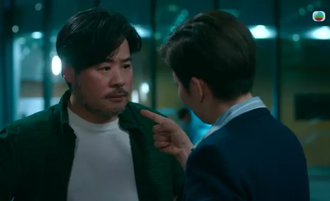 王綺琴一輪嘴反鬧韋家雄沒做好父親責任，鬧到韋家雄冇聲出，冇癮離開。