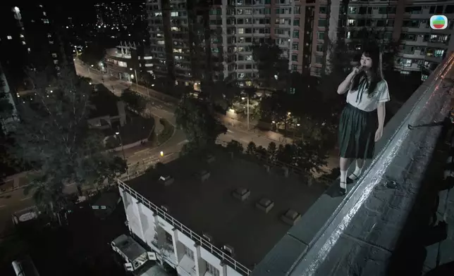 曹銦玲吸食有毒的電子煙，產生迷幻感覺，最終墮樓亡。