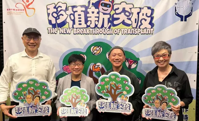 擔任節目主持的廖安麗，跟常霖法師在節目中談生死。