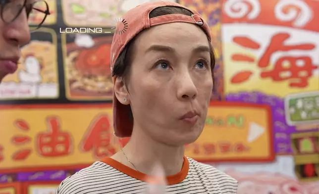 美儀姐試食煙燻無骨雞腳凍時老貓燒鬚。