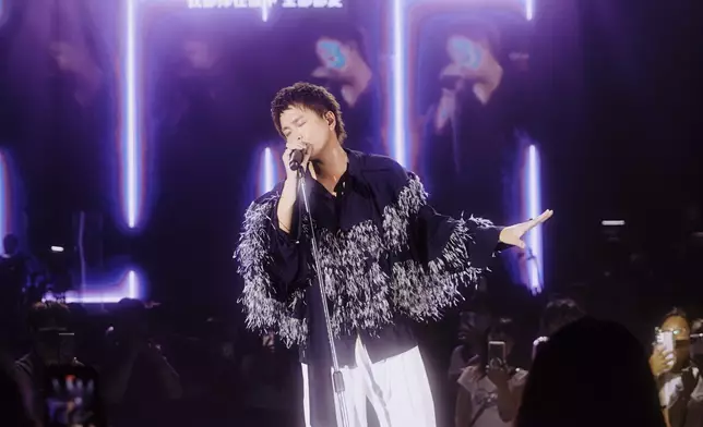 蕭景鴻獻唱多首他人生中相當有意義的歌曲。