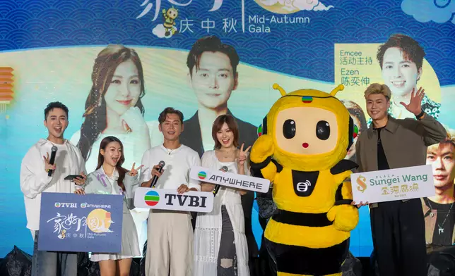 兩人與現場互動玩遊戲及合照留念。