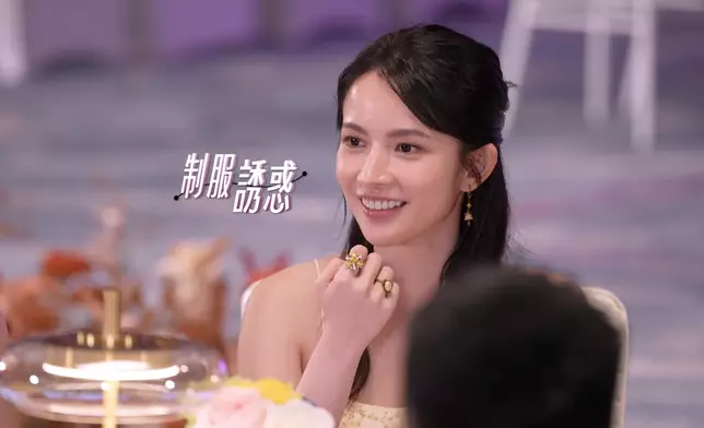 佢仲話「會鍾意人哋著制服」，搞到Alan聽完一面尷尬，好搞笑。