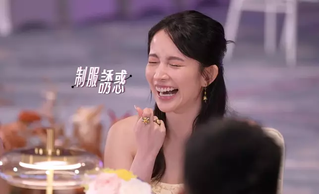 佢仲話「會鍾意人哋著制服」，搞到Alan聽完一面尷尬，好搞笑。
