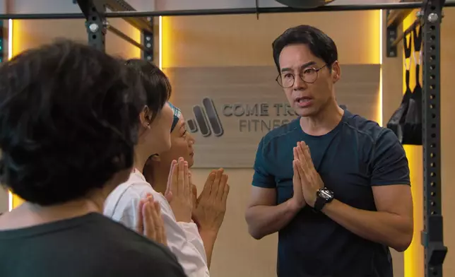 徐榮今次回歸勁受女性歡迎架，咁佢望落又真係後生咗嘅。