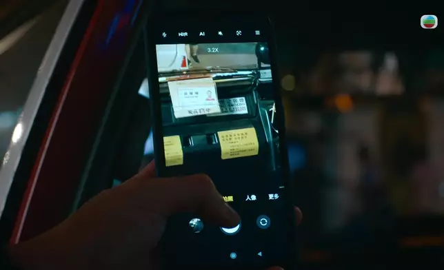 阮浩棕送吳若希上的士，兩人依依不捨雞啄唔斷，搞到司機出聲先肯停口。