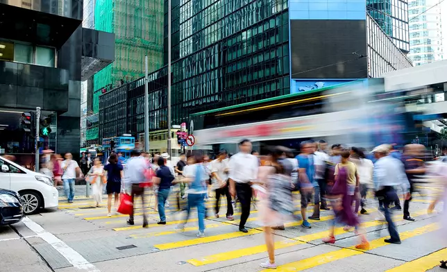 香港人生活節奏急促，連行路的步速亦十分驚人。設計圖片