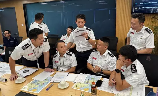 消防處聯同警方等部門演練飛機墮海事故 模擬客機衝出北跑道起火致大量乘客受傷