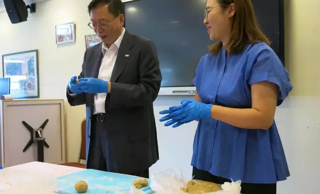 懲教所辦中秋月餅親子活動 在囚青年奉茶表悔意