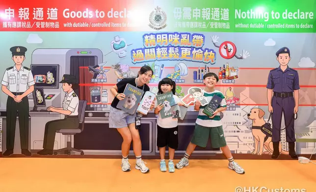 香港海關秋季旅遊博覽會設攤位 派旅客過關小錦囊提醒勿非法攜帶受管制物品