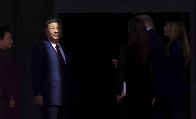 2026年9月25日周五，中國國家主席習近平與夫人彭麗媛（左）抵達華盛頓國家檔案館。(美聯社圖片/Julia Demaree Nikhinson) AP圖片