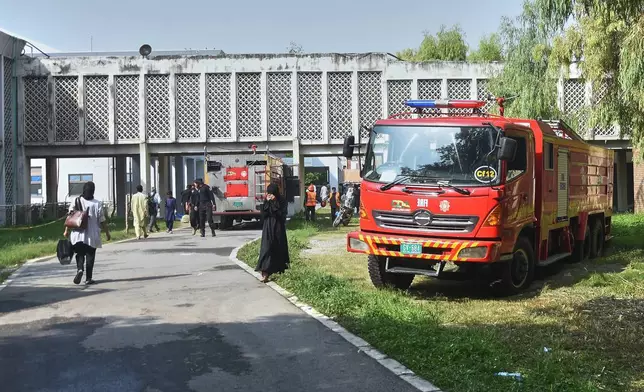 消防車停泊在巴基斯坦伊斯蘭堡一間醫院婦產科育嬰室外，該處於2026年8月26日周三發生火警。(美聯社圖片) AP圖片