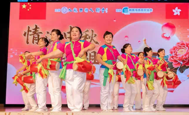 九龍城民政處連串活動賀國慶迎中秋 粵劇匯演文藝表演向街坊派月餅