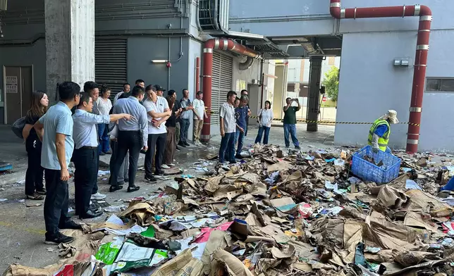 環保署廢紙回收三方平台首開會，實地參觀紙漿設施助業界轉型。