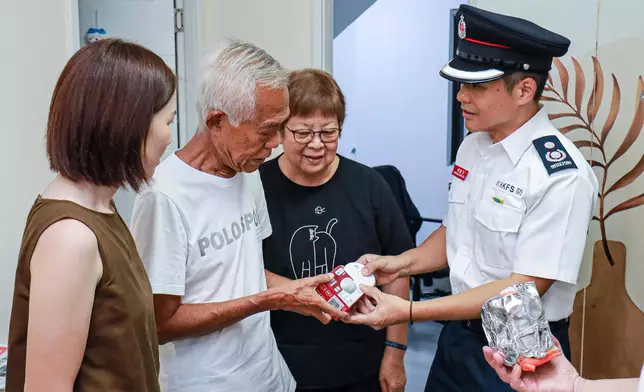 消防處聯同大埔多個團體到訪兩屋苑 宣傳防火及逃生訊息