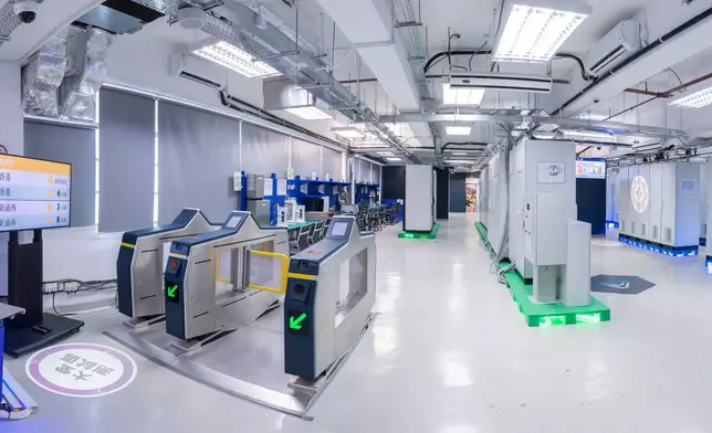 運輸及物流局視察屯門南延線工地 巨型架橋機加快興建