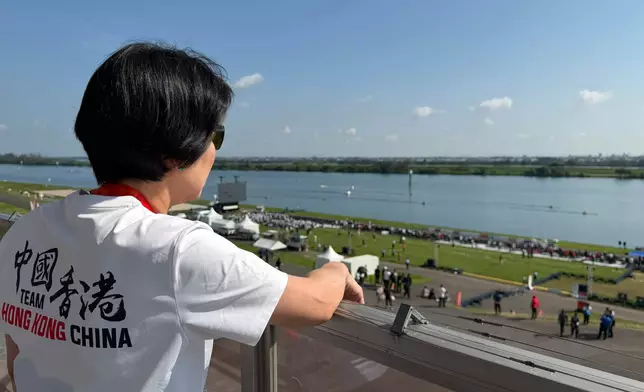 文化體育及旅遊局常任秘書長沈鳳君日前抵達名古屋亞運現場，為出戰各項賽事的香港運動員打氣。FB圖片