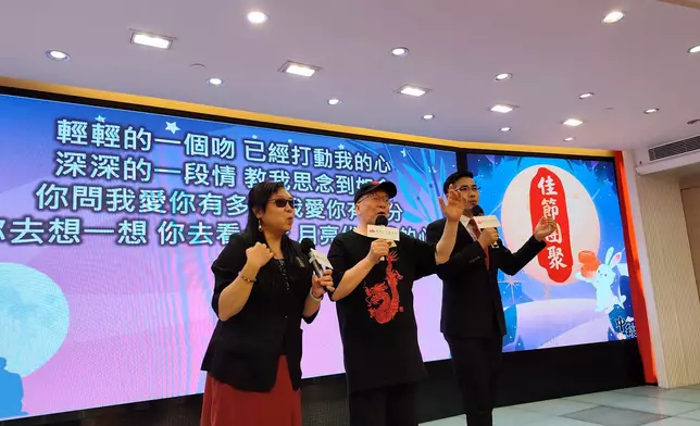 義務工作發展局西園長者中心特別舉辦「月滿團圓宴中情」，與獨居、雙老及弱勢長者聚首一堂共晉午餐。