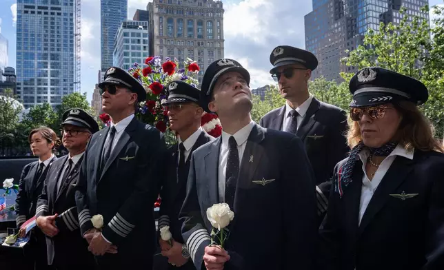 紐約，2026年9月10日周四，美國航空機師在911紀念館參與紀念活動。(美聯社圖片/Adam Gray) AP圖片