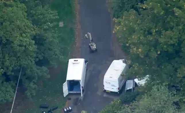 英國警方在英格蘭西部一座空軍基地附近拘捕5名男子，他們涉嫌干犯與爆炸品及恐怖主義有關的罪行。X圖片