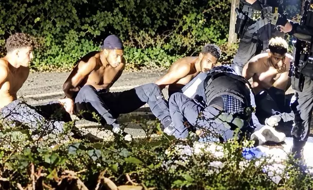 英國警方在英格蘭西部一座空軍基地附近拘捕5名男子，他們涉嫌干犯與爆炸品及恐怖主義有關的罪行。X圖片