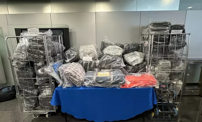 警方毒品調查科在長沙灣展開反毒品行動，並以「販運危險藥物」罪拘捕2名本地男子，年齡分別為41及42歲，檢獲約243公斤懷疑大麻花，市值約港幣5,700萬元。