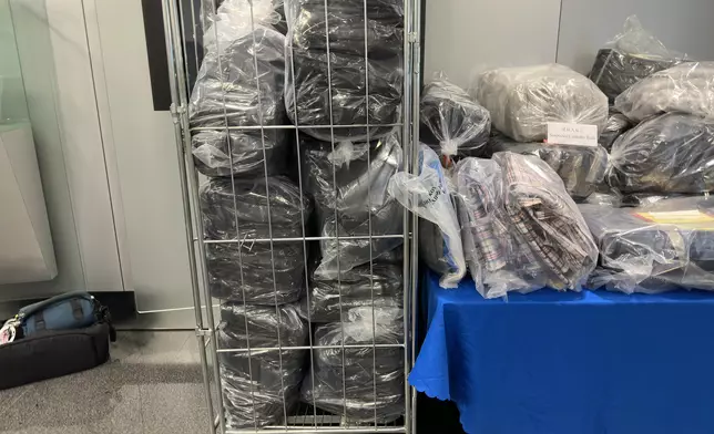 警方毒品調查科在長沙灣展開反毒品行動，並以「販運危險藥物」罪拘捕2名本地男子，年齡分別為41及42歲，檢獲約243公斤懷疑大麻花，市值約港幣5,700萬元。