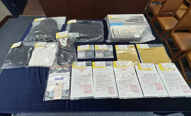 警方拘1女，涉三宗假冒官員騙案。
