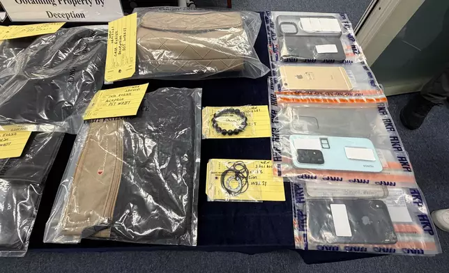 警方展開執法行動，於星期一以「以欺騙手段取得財產」罪拘捕2男2女，年齡介乎28至34歲，涉嫌與6宗網上詐騙案有關，涉及騙款約10萬1千元