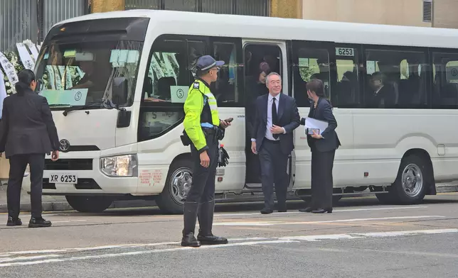 全國政協常委唐英年抵達。巴士的報記者攝