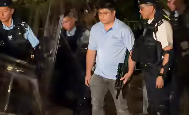 警方聯同漁護署大規模搜查元朗壆圍南路一帶，捕捉3隻流浪犬隻。