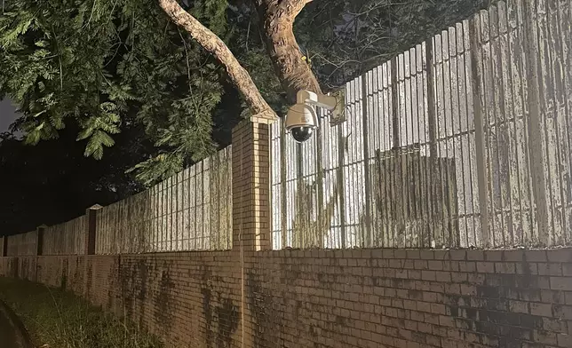 警方聯同漁護署在事發現場一帶展開行動，捕捉具有潛在襲擊風險的流浪犬隻或動物。