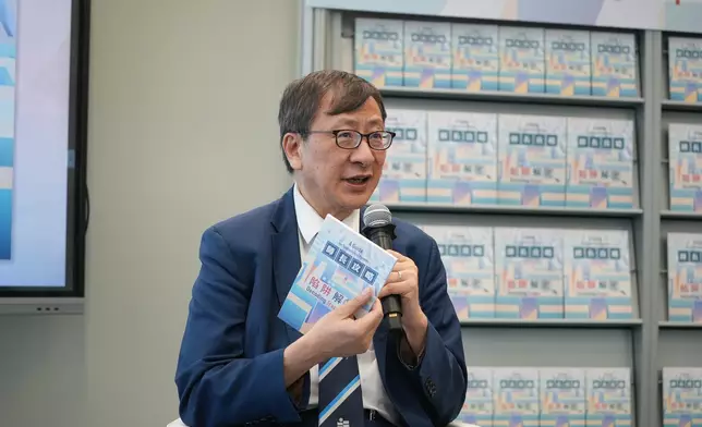 香港教育大學校長李子建教授表示，教大自2024年起參與警方青少年防罪教材套的編製工作。巴士的報記者攝