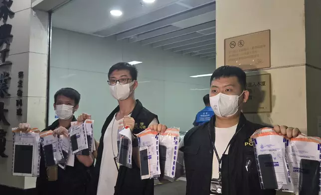 警方展開「熒霧」行動搗破電話詐騙中心 ， 拘20人 。