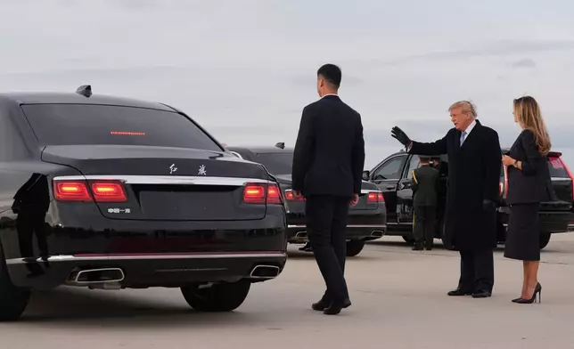 美國總統特朗普與第一夫人梅拉尼婭·特朗普，在馬里蘭州安德魯斯聯合基地歡迎儀式結束後，向中國國家主席習近平伉儷揮手道別。攝於2026年9月23日周三。(美聯社圖片/Alex Brandon) AP圖片