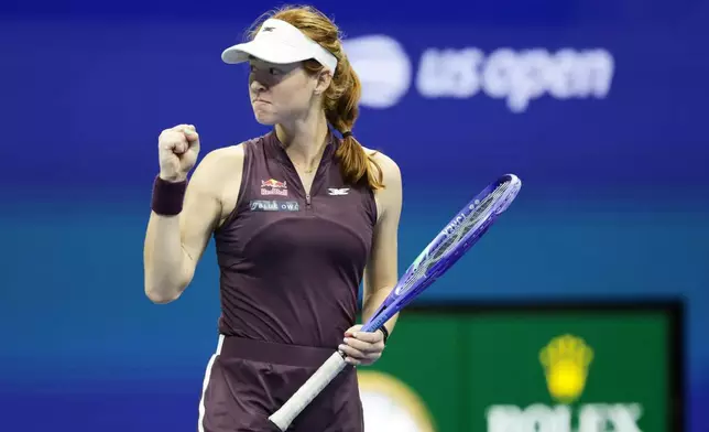 澳洲的瑪雅莊特在紐約舉行的2026年9月4日周五美國網球公開賽女子雙打賽事中，與台灣的詹皓晴拍檔對陣美國的維納斯威廉絲與莎蓮娜威廉絲，得分後慶祝。(美聯社圖片/Adam Hunger) AP圖片