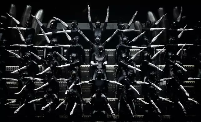 2026年9月11日周五，巴西里約熱內盧舉行的里約搖滾音樂節上，巴西DJ阿洛克呈獻其「Keep Art Human」表演。(美聯社圖片/Bruna Prado) AP圖片