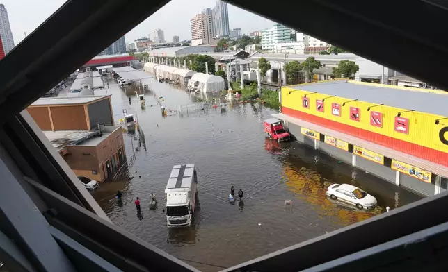 2026年9月29日周二，泰國曼谷，暴雨過後街道被水浸。(美聯社圖片/Sakchai Lalit) AP圖片