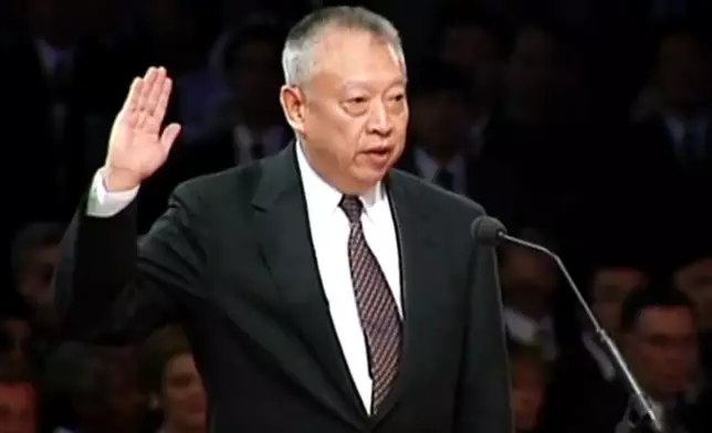 董建華宣誓就任首任行政長官。網上圖片