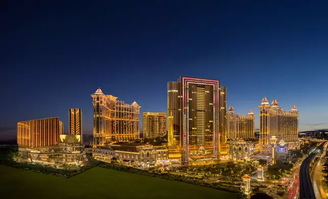 澳門銀河度假城宏偉的酒店外觀夜景