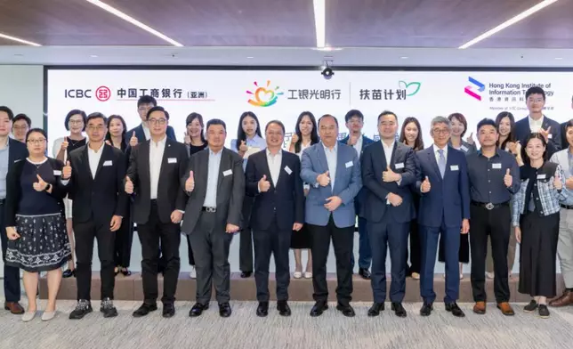 「工銀光明行—職專育才扶苗計劃」首屆畢業感謝宴圓滿舉行，各合作夥伴代表勉勵畢業生在職場發揮所長。