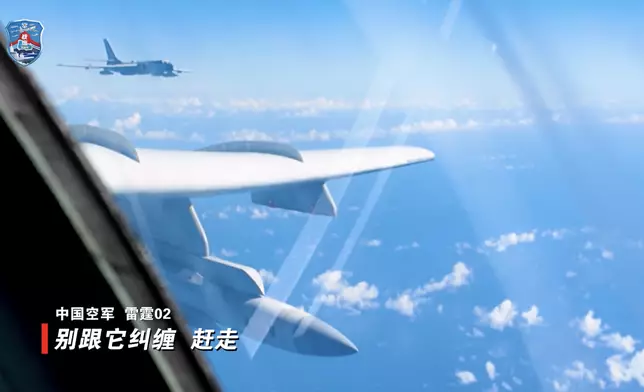 解放軍南部戰區組織海空兵力位中國黃岩島領海領空及周邊海空域開展戰備警巡，維護領土主權及海洋權益。