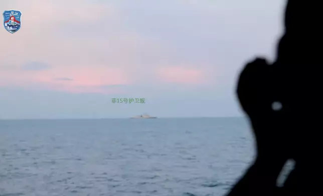 解放軍南部戰區組織海空兵力位中國黃岩島領海領空及周邊海空域開展戰備警巡，維護領土主權及海洋權益。