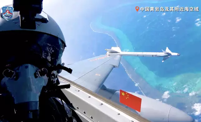 解放軍南部戰區組織海空兵力位中國黃岩島領海領空及周邊海空域開展戰備警巡，維護領土主權及海洋權益。